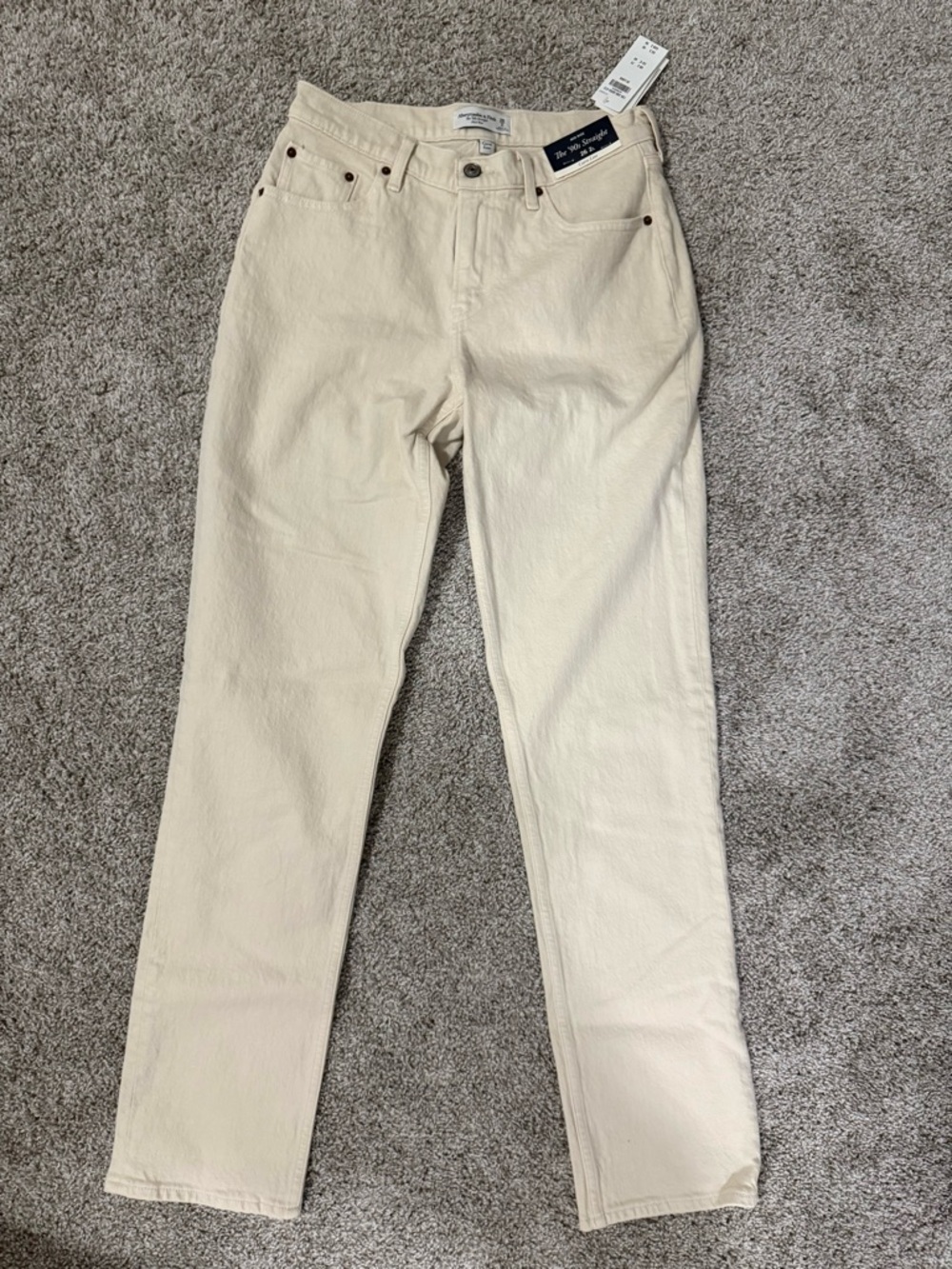 Abercrombie & Fitch '90s Straight Mid-Rise Jeans in Cream